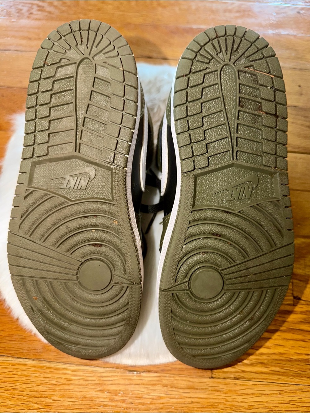 Nike Air Jordan 1 Mid Olive Black White Kids Size 13.5C - Picture 8 of 9